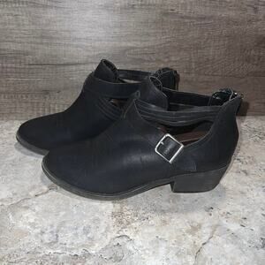 Jellypop MacKay Women’s Size 8M Stock #731808 Ankle Bootie Boots Black Belted